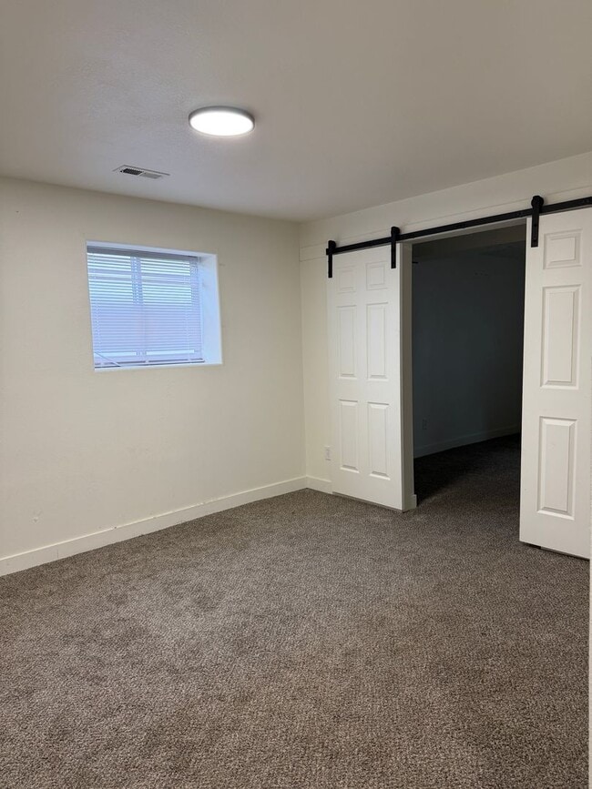 Building Photo - 4 Bedroom Duplex for Rent