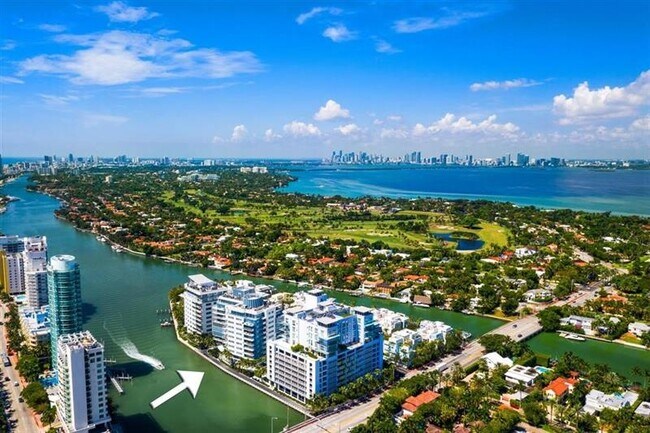 Building Photo - 6103 Aqua Ave
