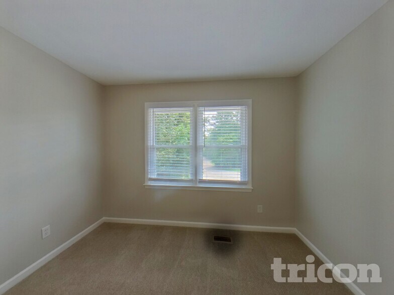 Building Photo - 117 Fawn Cir