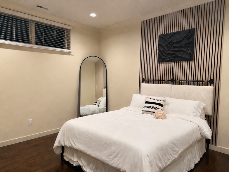 Building Photo - 4021 S Ellis Ave