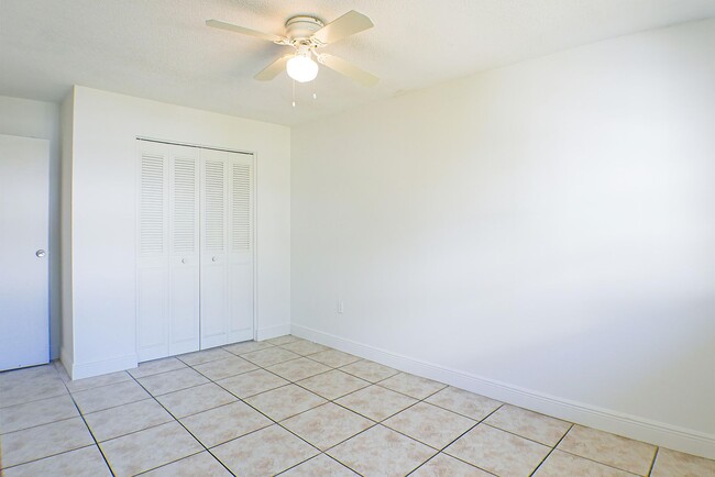 Building Photo - Cozy 2 beds 1 bath apartment in Fort Myers