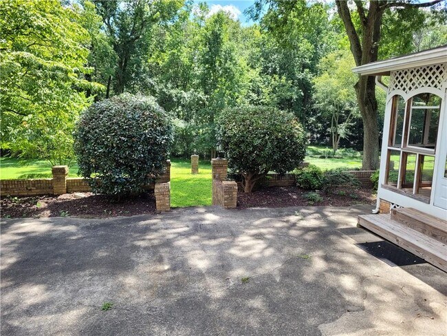 Building Photo - 2800 Davis Rd