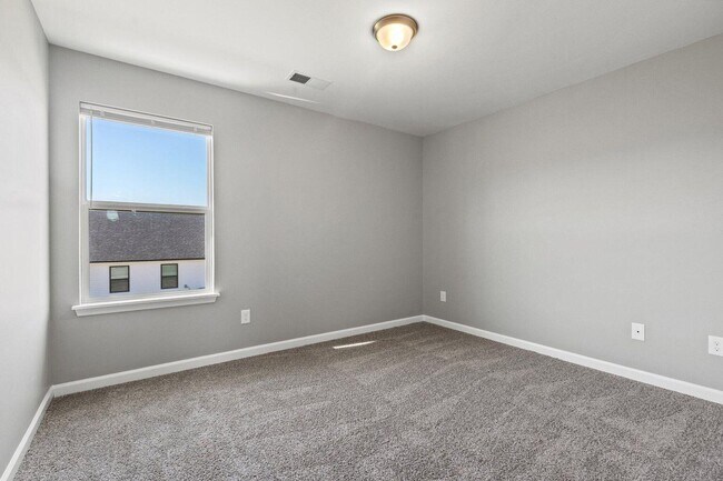Building Photo - 228 Parker Pl