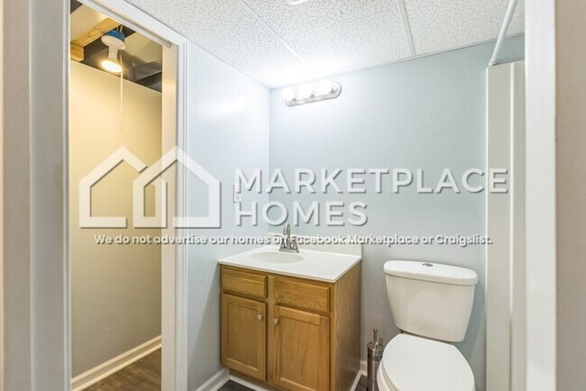 Building Photo - 1717 Briarmanor Dr