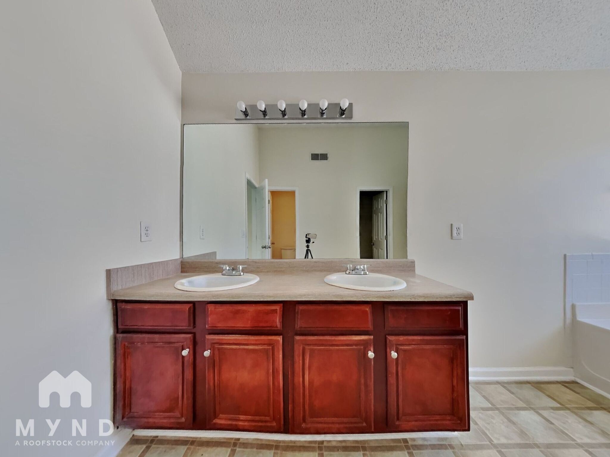 Building Photo - 6099 Trotters Cir