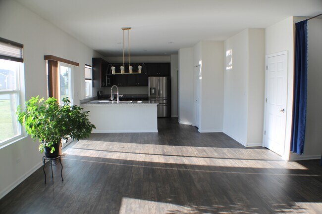 Building Photo - 3759 St James Ct