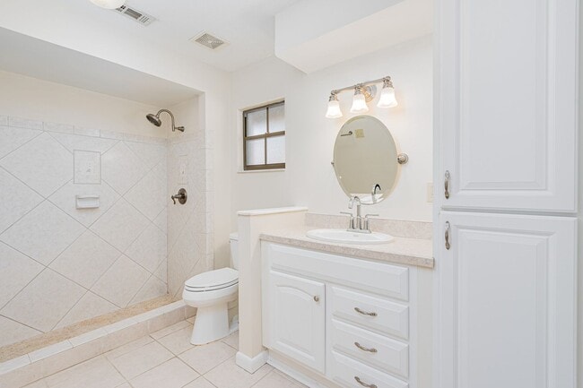 Building Photo - Renovated 3/2 Home in Daytona Beach