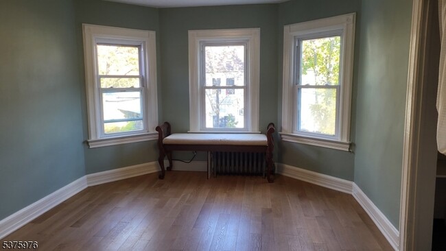 Building Photo - 157 E Blackwell St