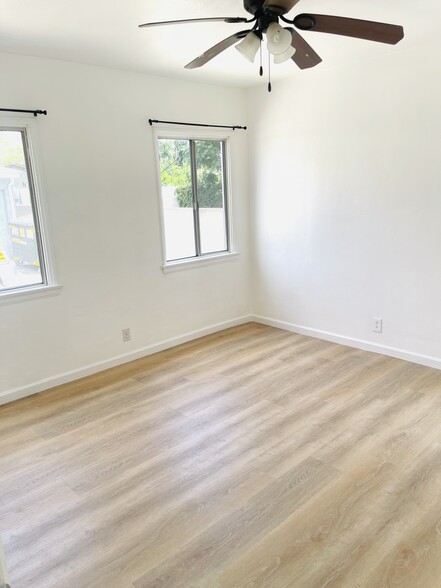 Building Photo - 5754 Vineland Ave