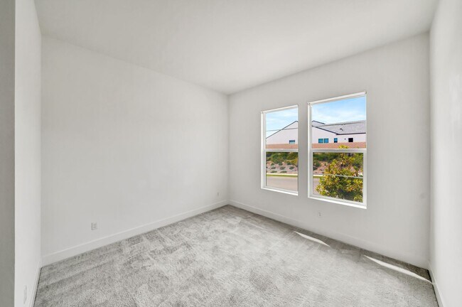 Building Photo - 30000 N Camino los Robles