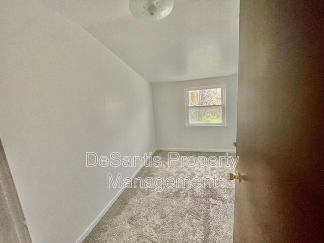 Building Photo - 447 Idlewood Rd