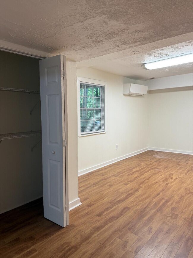 Building Photo - 721 Wedgewood Dr