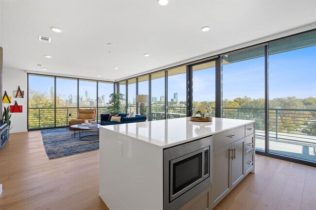 Primary Photo - 1600 S 1st St