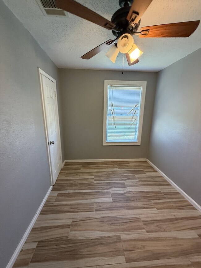 Building Photo - 5115 Balkin St