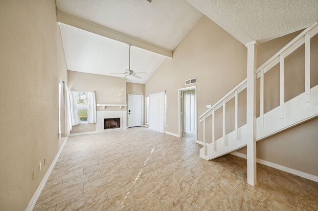 Building Photo - Peacock Hills Home