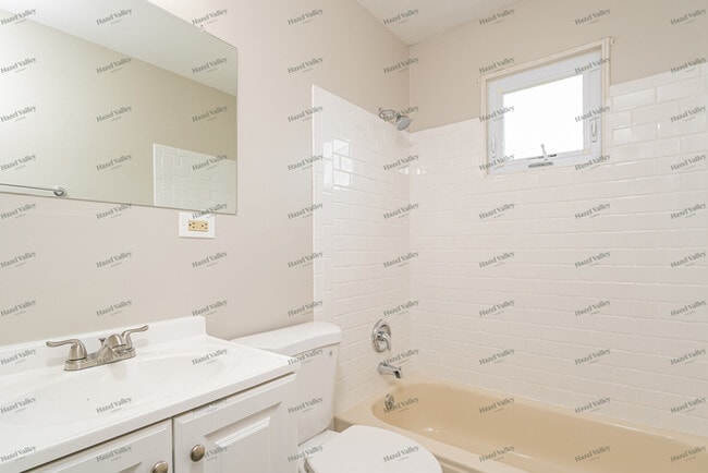 Building Photo - 1290 Acredale Dr