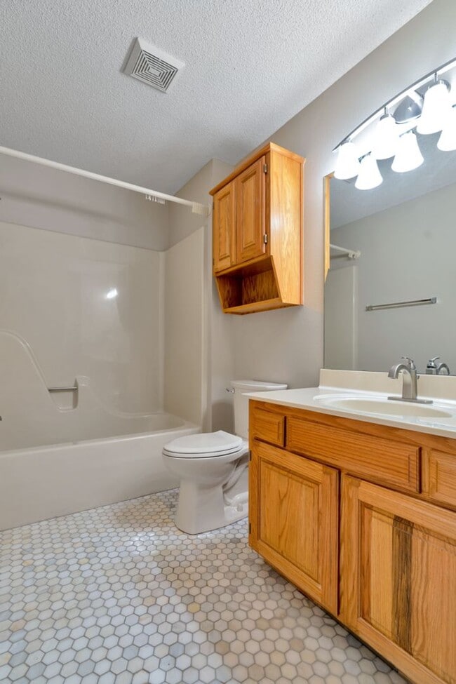 Building Photo - Beautiful 3-bedroom 2 bath Home in Bella Vista!