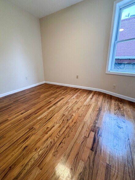 Building Photo - 195 Main St