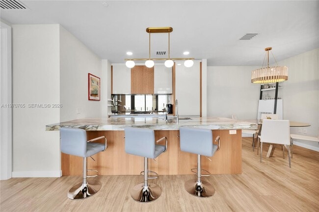 Building Photo - 2831 S Bayshore Dr