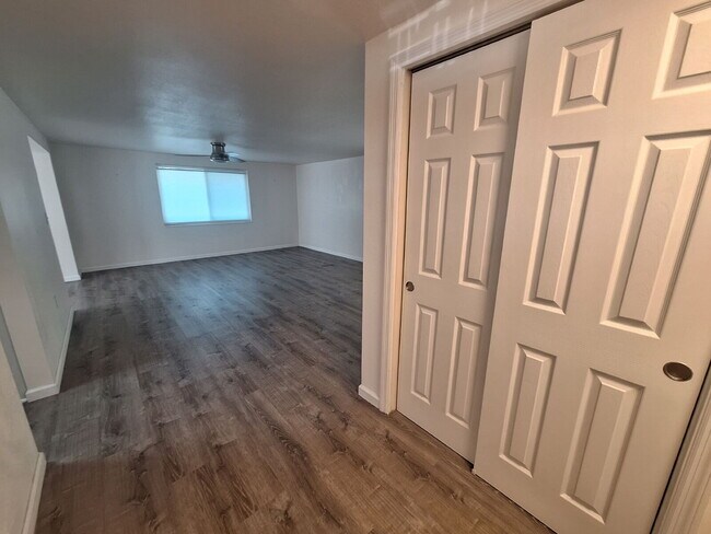 Building Photo - Charming Villa for Rent in Venice Gardens