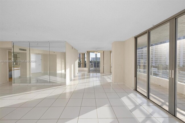 Building Photo - 3530 Mystic Pointe Dr