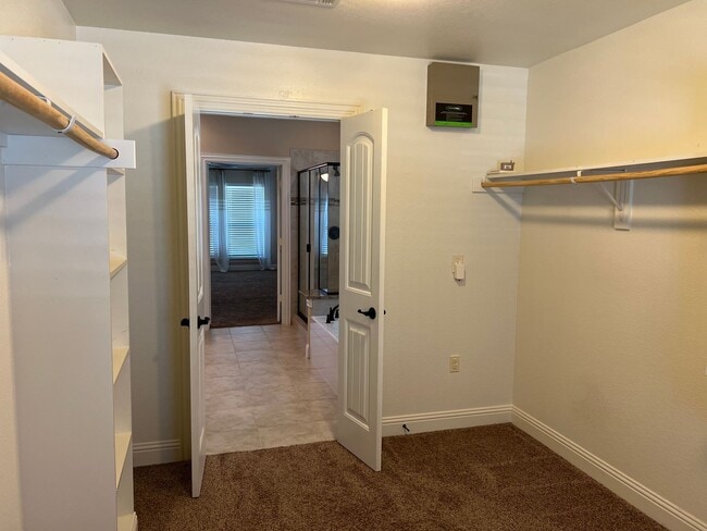 Building Photo - Cameron Lane