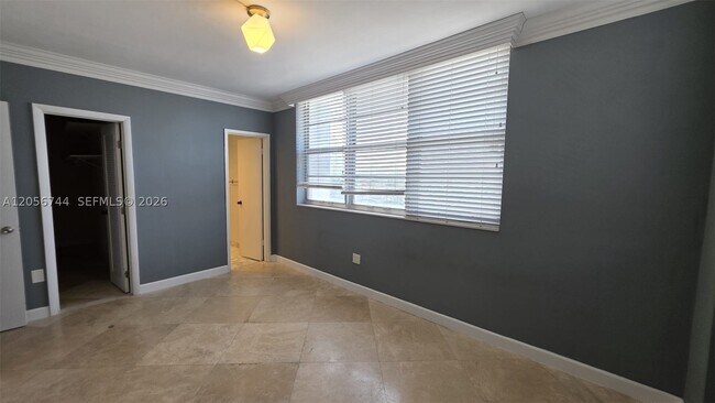 Building Photo - 5825 Collins Ave