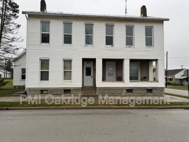 Primary Photo - 104 W 1st St
