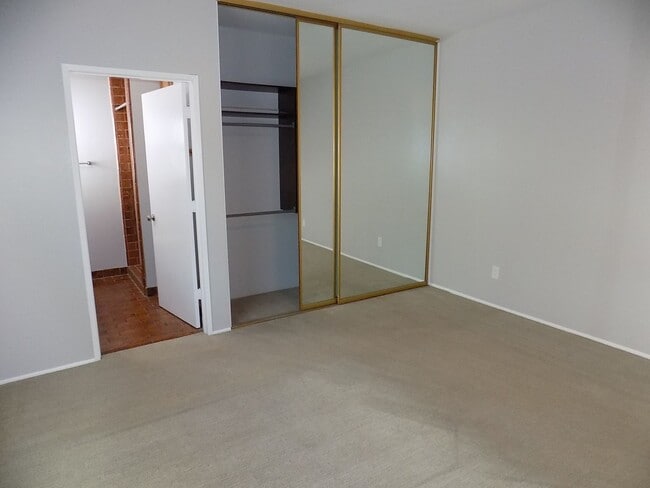 Building Photo - 3 Bedroom/2 Bathroom Craftsman | Master wi...