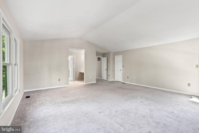 Building Photo - 10 Apple Blossom Ct