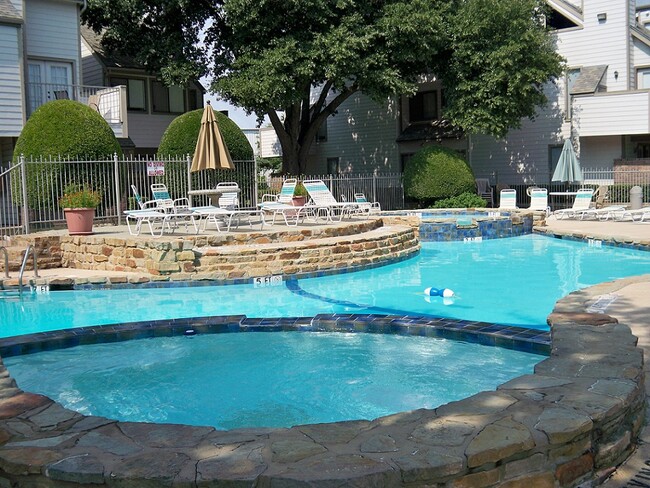 Pools - 3113 Sondra Dr