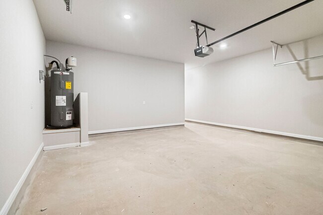 Building Photo - Brand New Amanda Park Townhome | 3 Bed, Private Yard & Modern Finishes