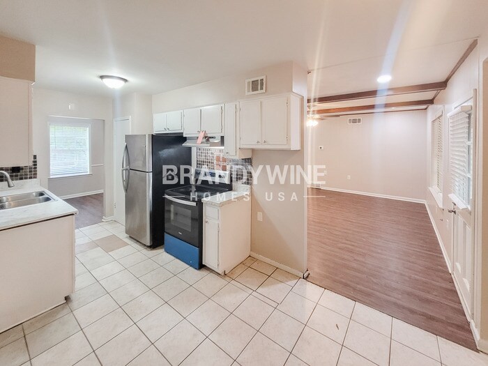 Building Photo - 3685 Naylor Dr