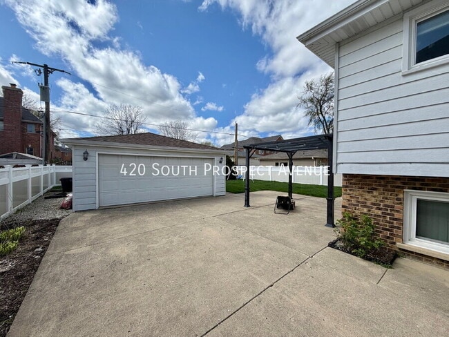 Building Photo - 420 S Prospect Ave