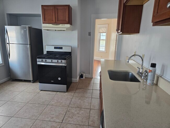 Building Photo - 10 Emrose Ter