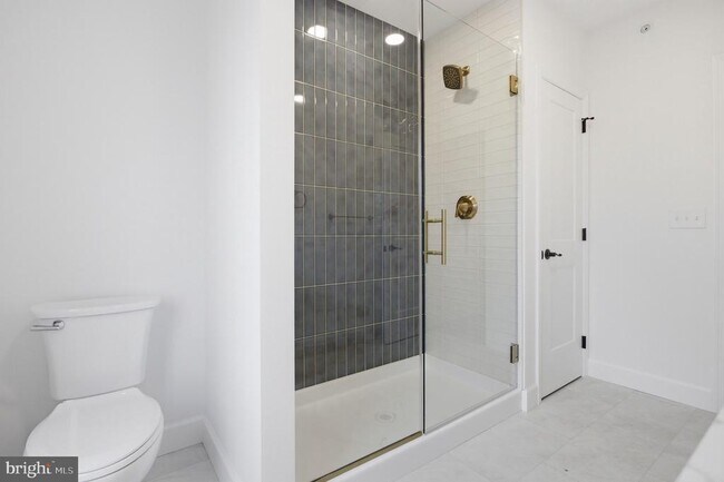 Building Photo - 100 W Front St