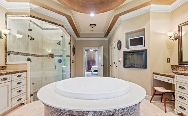Building Photo - Modern Luxury • Timeless Elegance