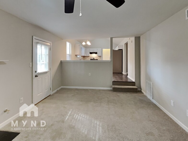 Building Photo - 6437 Phillips Ct