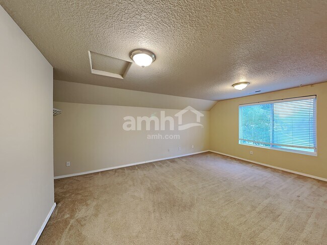 Building Photo - 34607 Rocky Ct