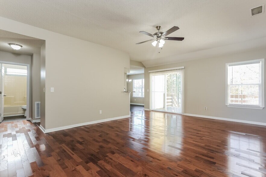 Building Photo - 3812 Round Rock Dr