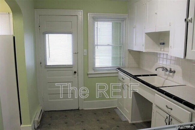 Building Photo - 7543 Lozier Ave