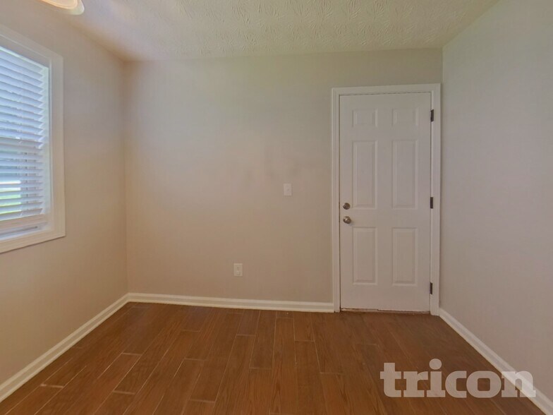 Building Photo - 1011 Buckeye Ln