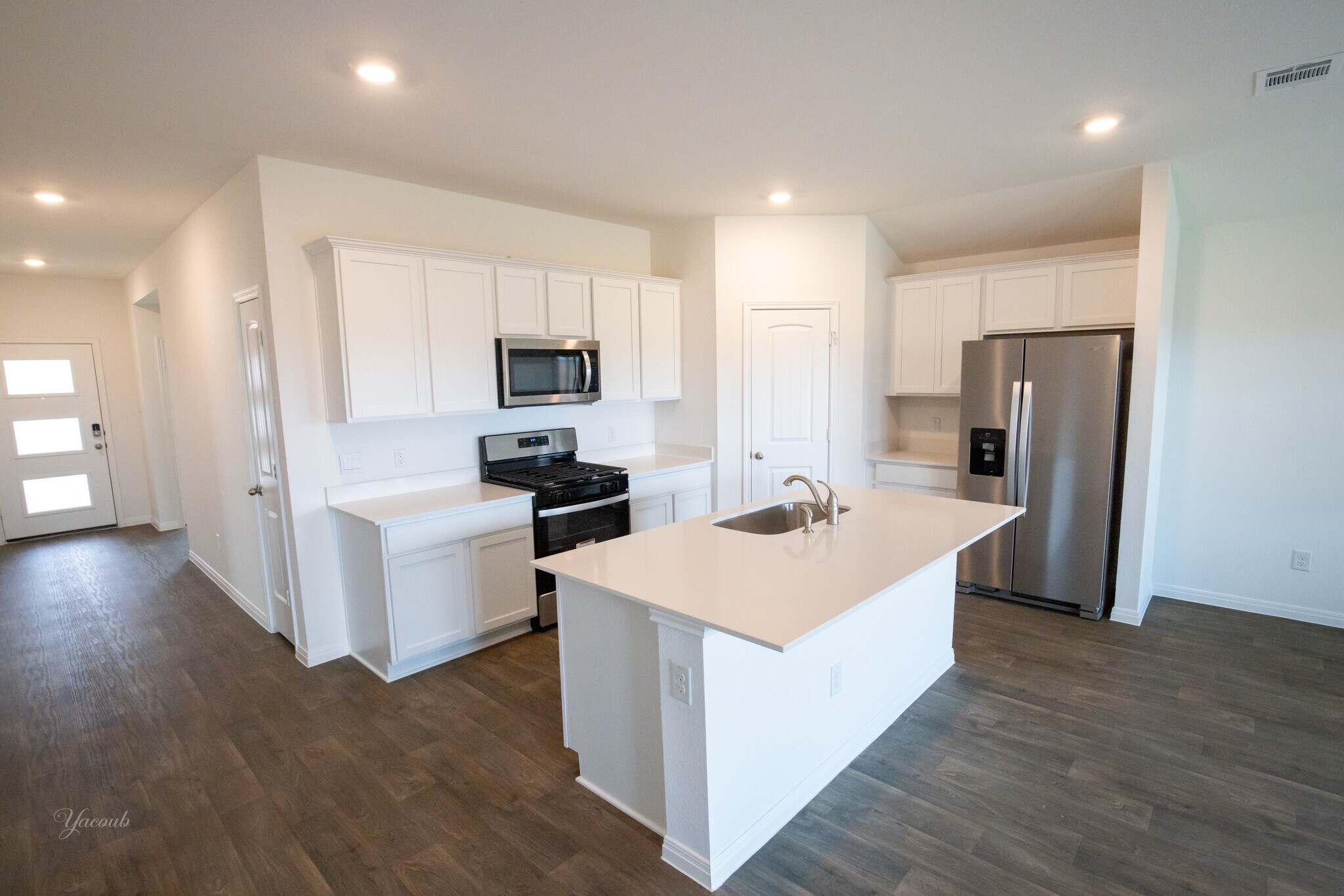 Building Photo - 650 Gladiola Loop