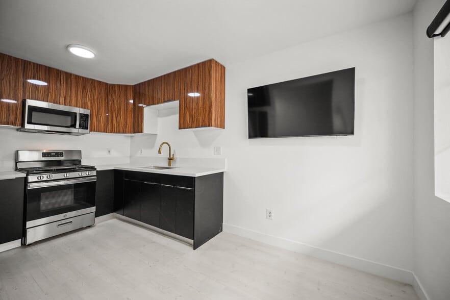 Building Photo - 920 Everett St.