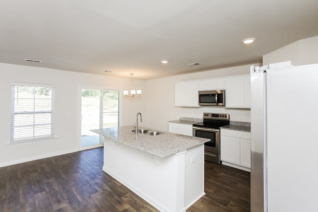 Building Photo - 1307 Lakeshore Dr