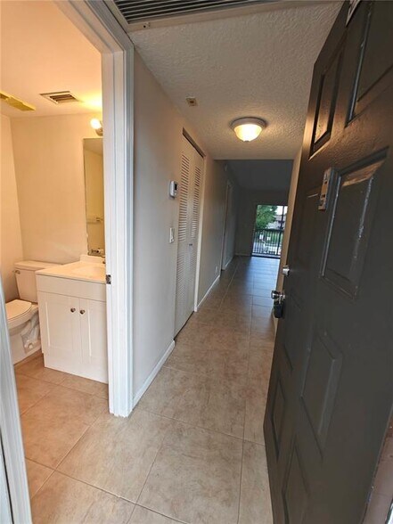 Building Photo - 8770 Royal Palm Blvd