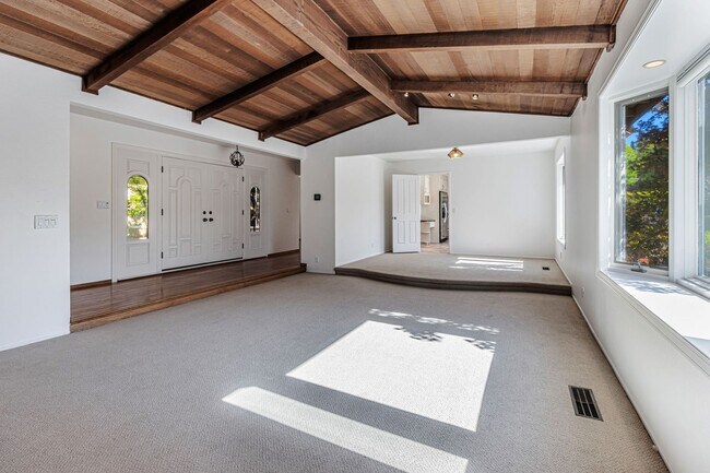 Building Photo - Spacious Saratoga Home with Great Outdoor ...