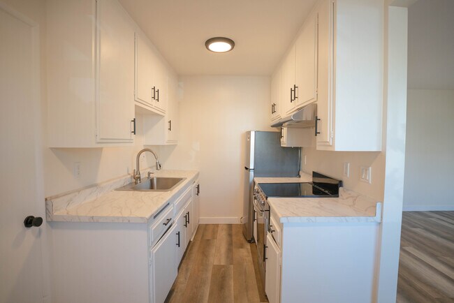 Primary Photo - 825 W 167th St
