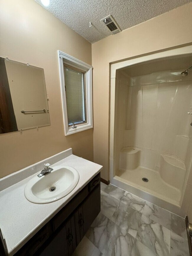 Building Photo - 4919 Montcalm Ct