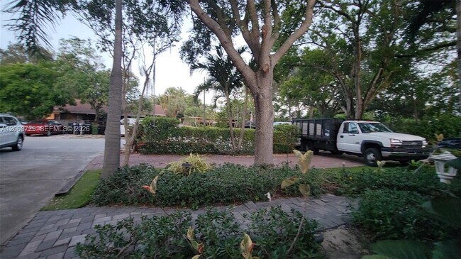 Building Photo - 1115 SW 25th Ave